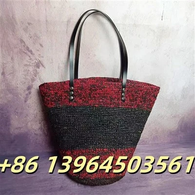 กระเป๋าฤดูร้อนของ Raffia Shoulder Beach